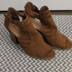 NWOT tan open toed high heeled sandals